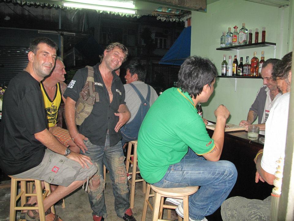 A.T Guesthouse กรุงเทพมหานคร ภายนอก รูปภาพ